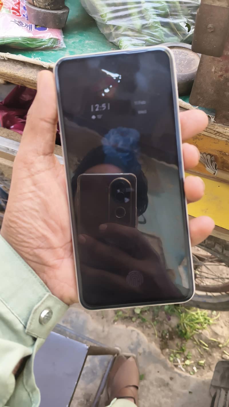 Realme 12+ Plus 8GB 256GB 10 by 10 With Complete Accessories

                                                            alt=