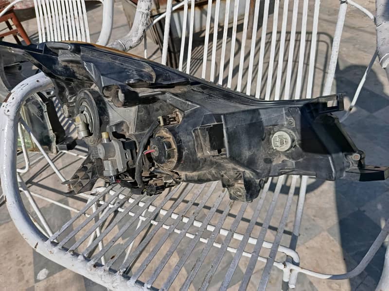 Genuine Nissan Y12 wingroad Glass headlight complete pair

                                                            alt=