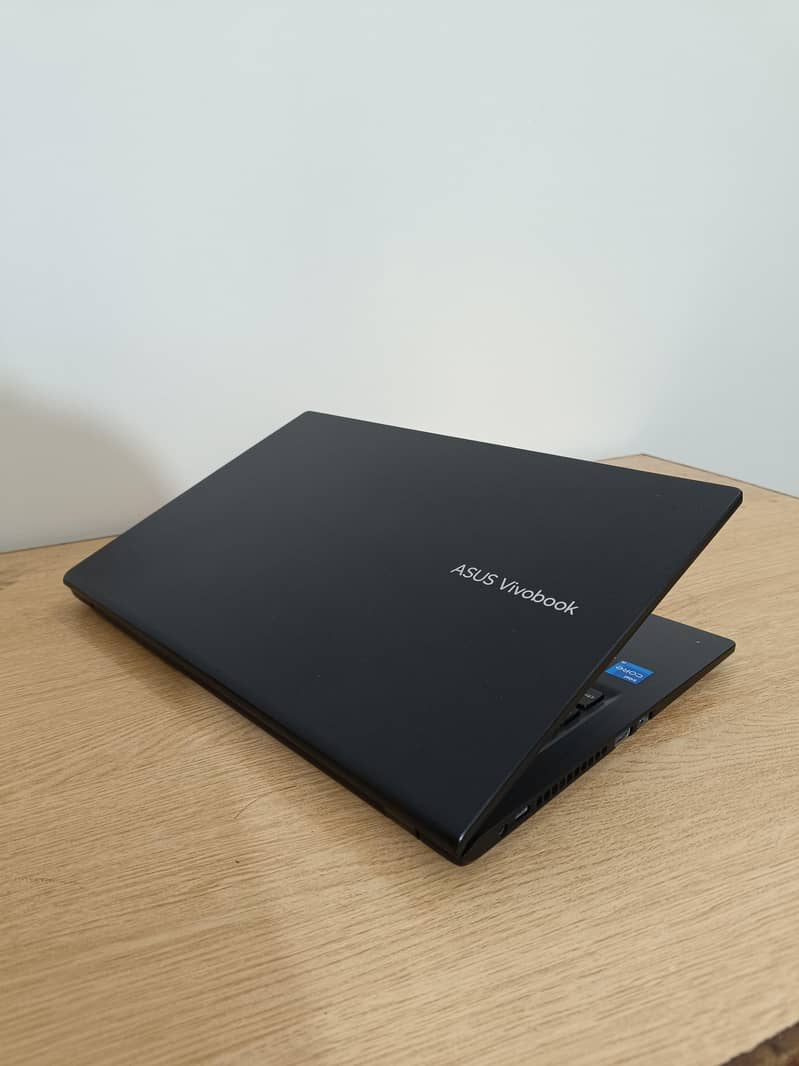 ASUS VivoBook 15 | i5 11th Gen | 16GB | 1TB SSD | Slim Performance

                                                            alt=