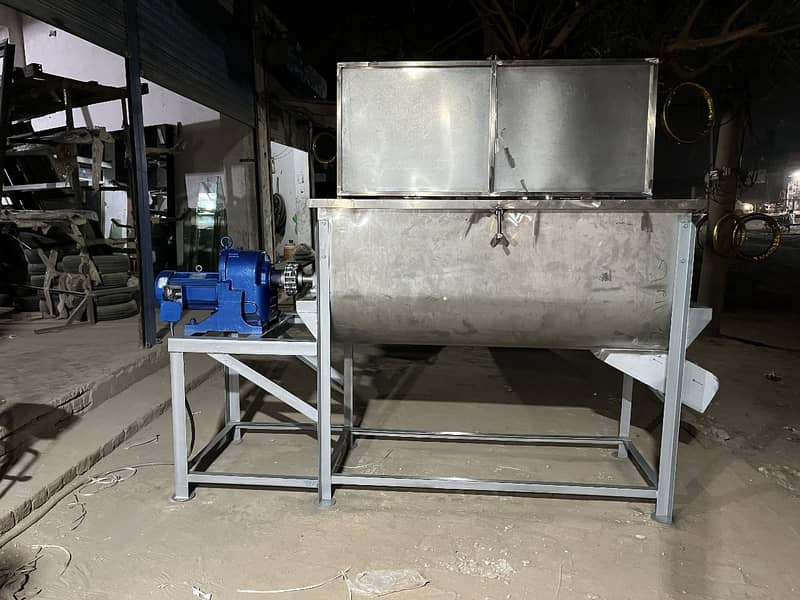 Ribbon Mixer for Tile Bond/Wanda/Spices/Detergent/Powder Chemical

                                                            alt=