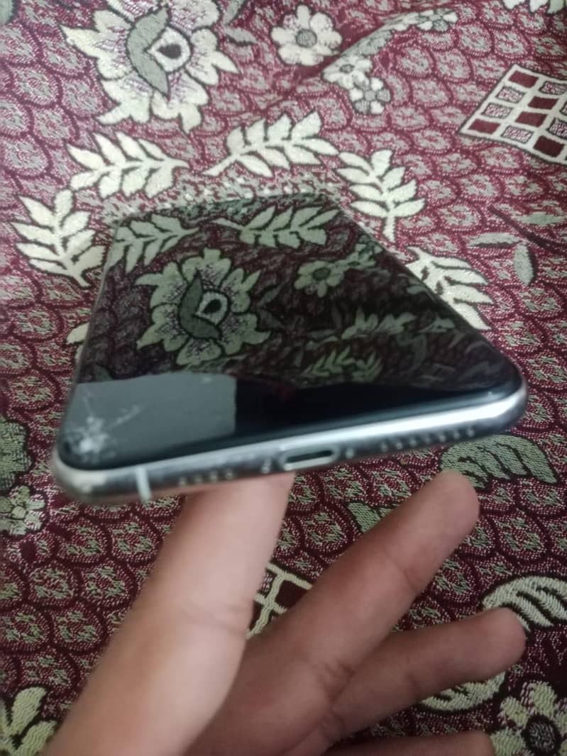 iPhone 11 pro max

                                                            alt=