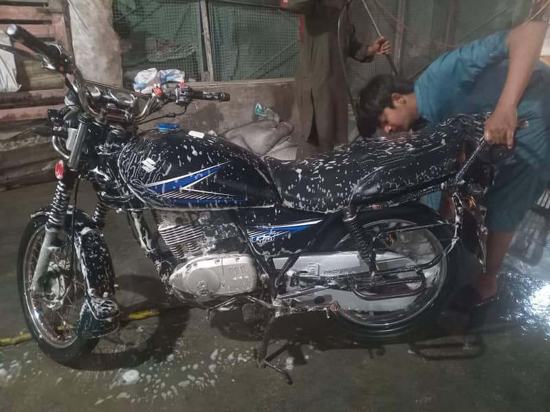 GS suzuki 150 2017 model

                                                            alt=