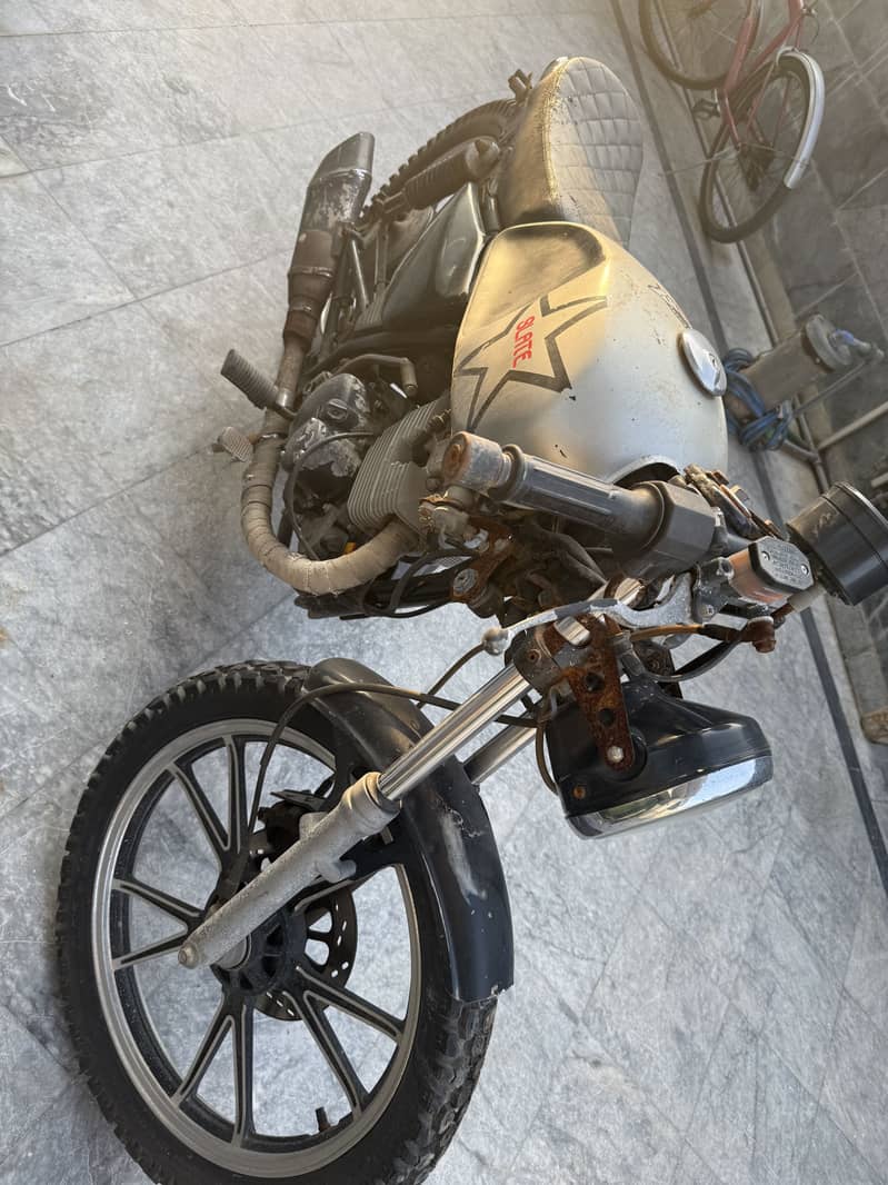 Cafe racer GS150

                                                            alt=