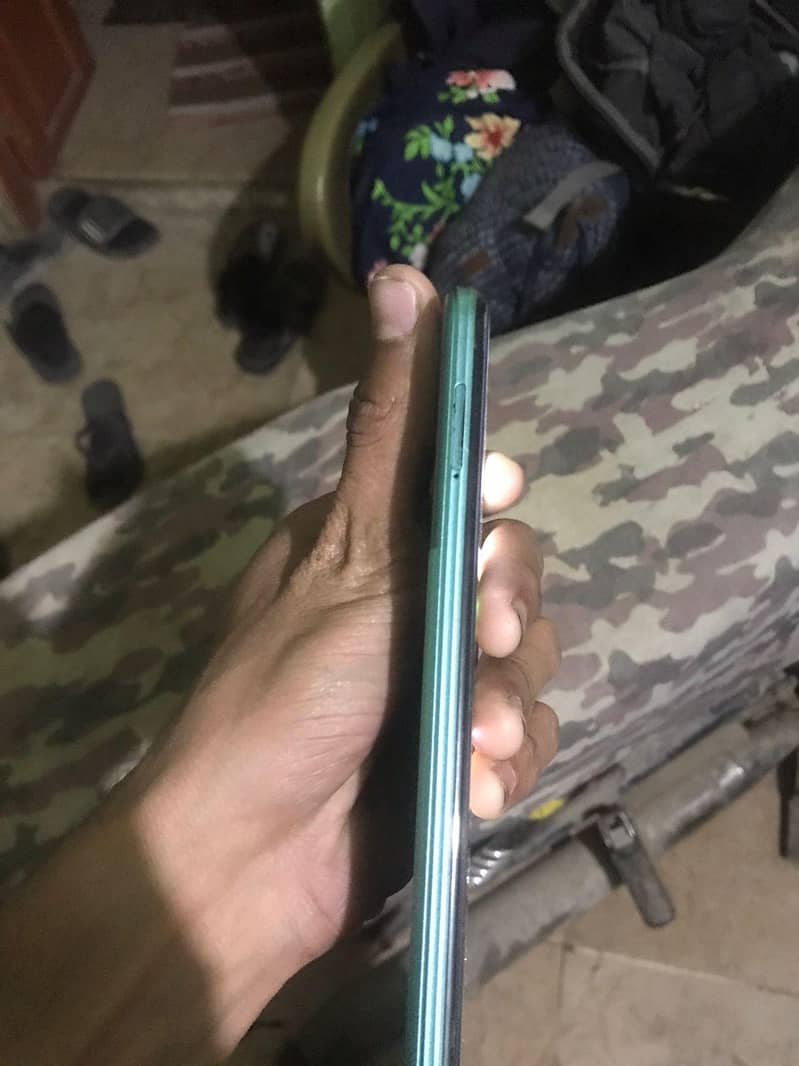 my tekno spark 8c  4 128 exchange possible iphone se

                                                            alt=