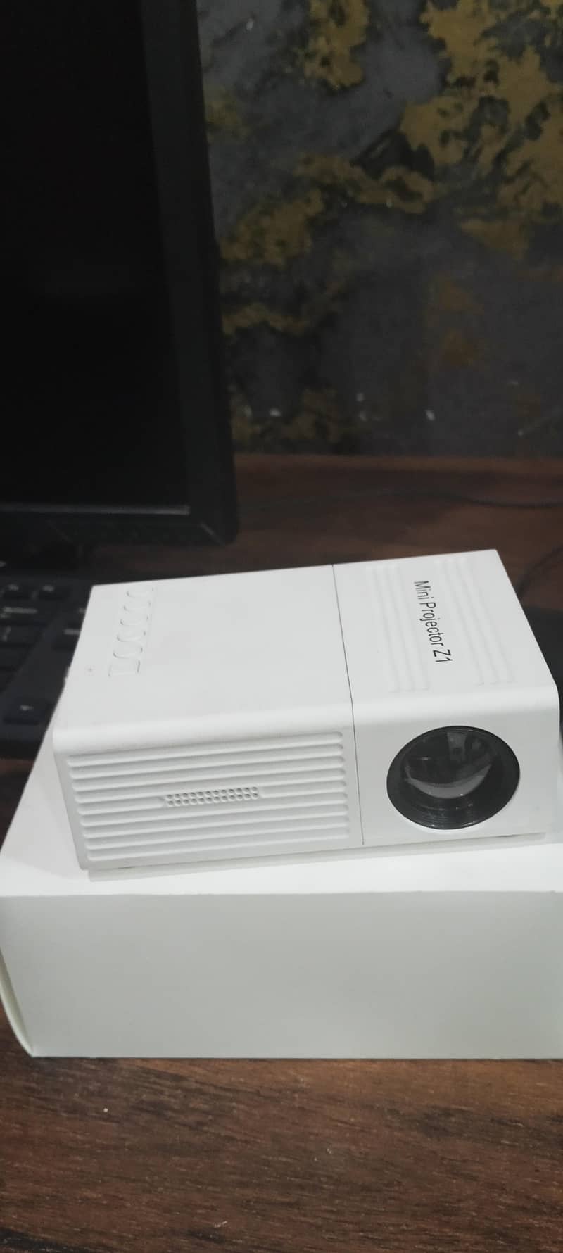 Mini projector Z1

                                                            alt=