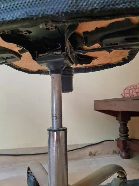 ~IMPORTED OFFICE CHAIR

                                                            alt=