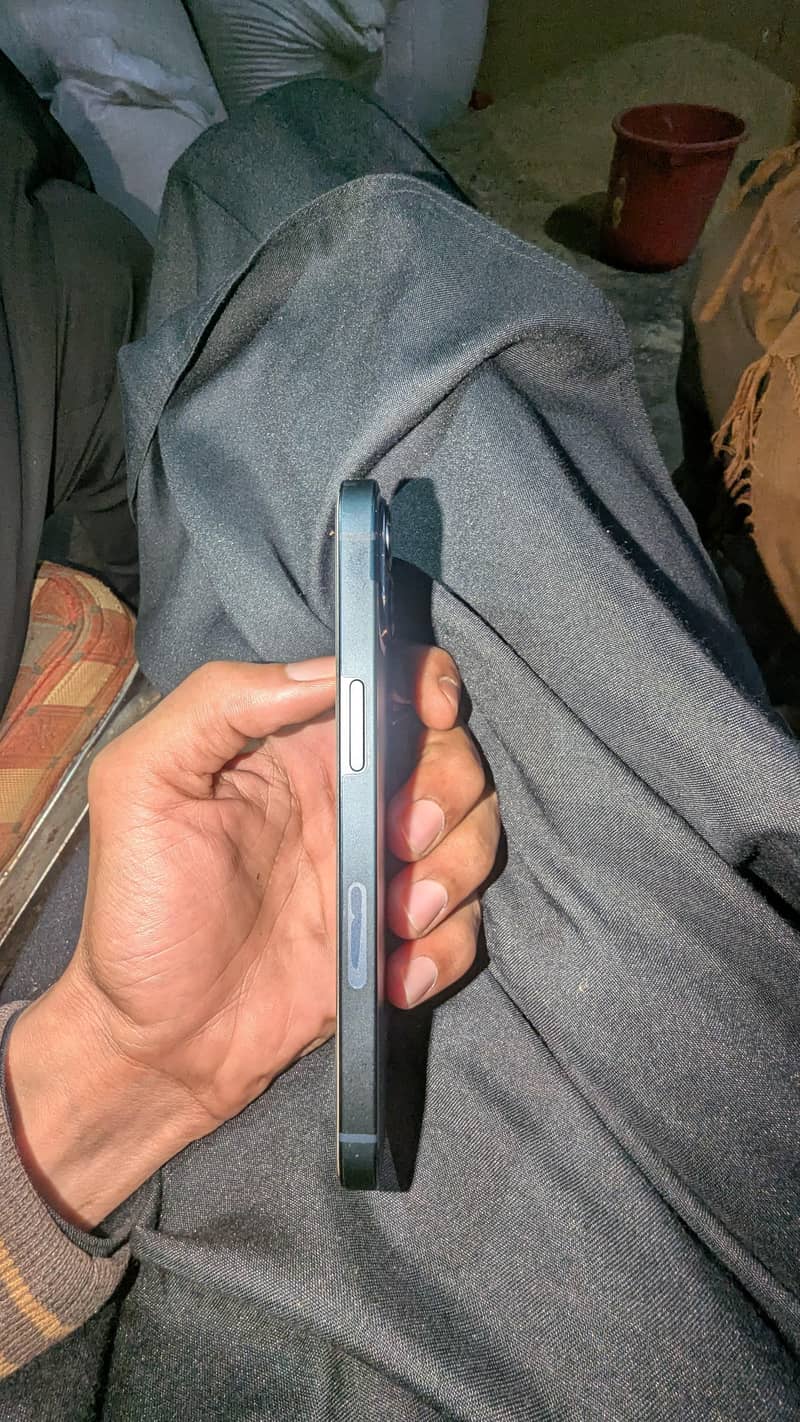 iPhone 12pro 128gb battery 95%  total original phone with warranty

                                                            alt=