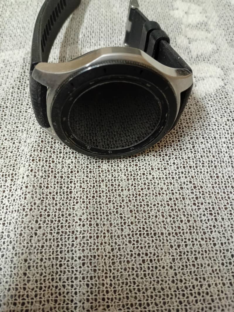 Samsung galaxy watch s4 classic good condition

                                                            alt=