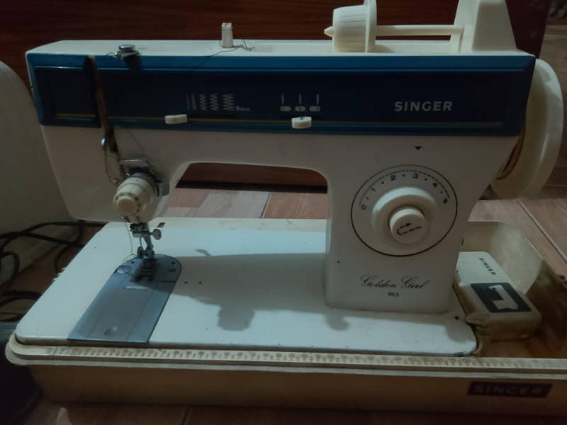 Singer golden grid 963 sewing machine

                                                            alt=