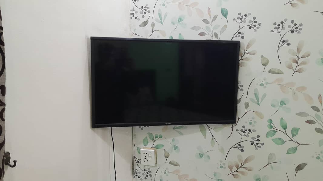 Samsung 32" LED for sale

                                                            alt=