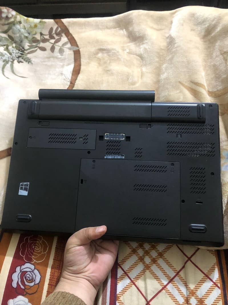 Lenovo thinkpad

                                                            alt=