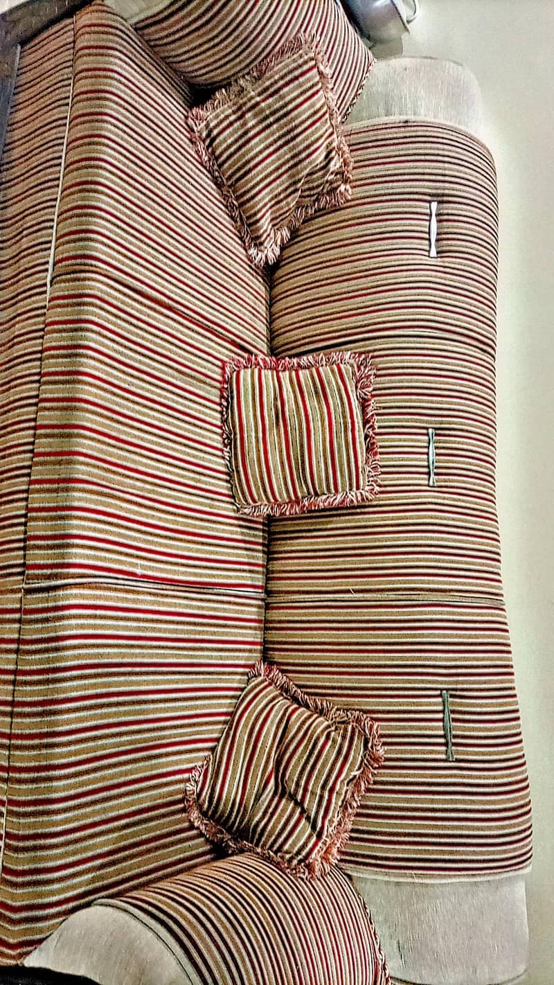 7 seater Sofa set

                                                            alt=