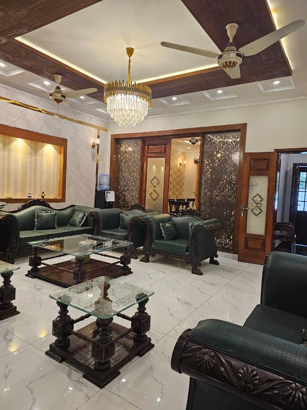 10 Marla Almost Brand New Stylish House Available For Sale In Bahria Town Lahore.

                                                            alt=