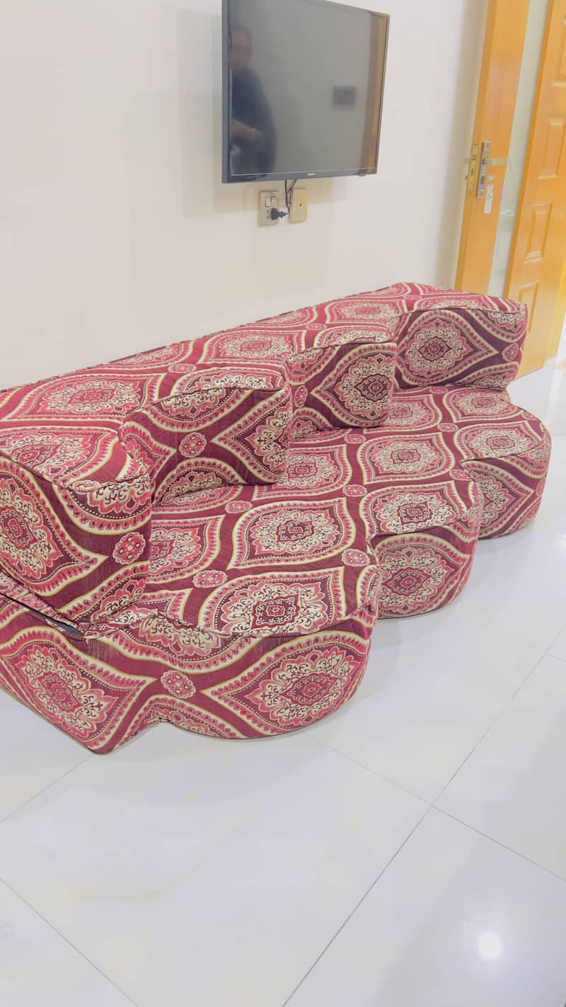 Soffa combart for sale condition 10by8

                                                            alt=