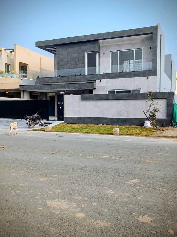 BRAND NEW 1 KANAL HOUSE FOR RENT

                                                            alt=