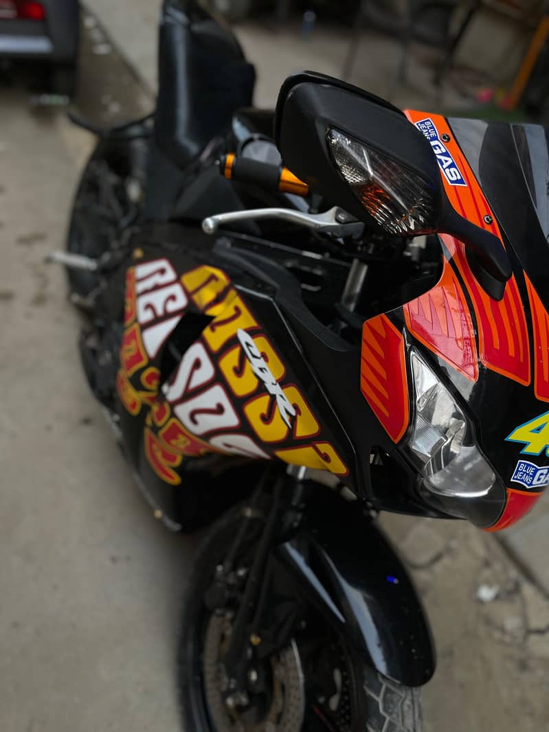 Heavy Sports Bike Honda CBR400cc in new shape and mint condition!!

                                                            alt=