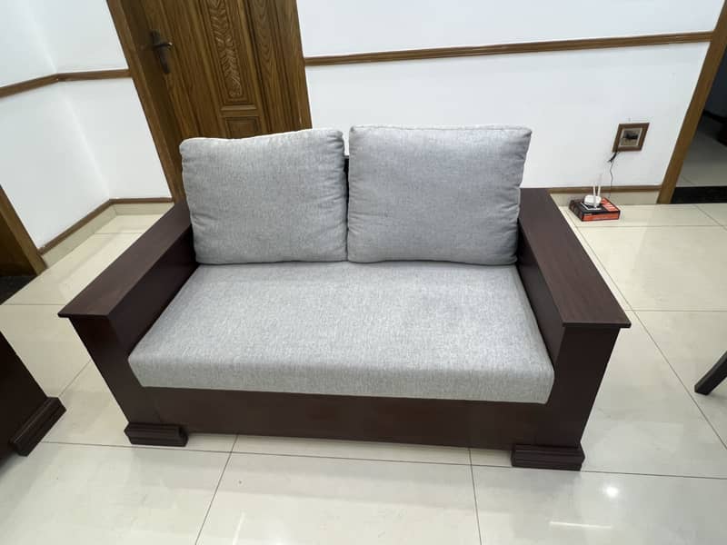 7 seater sofa set

                                                            alt=