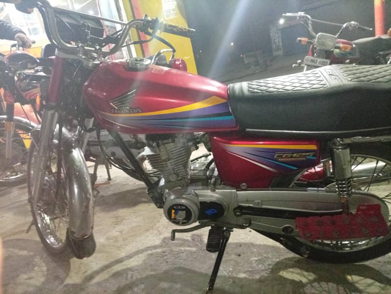 honda CG125 model 2011

                                                            alt=