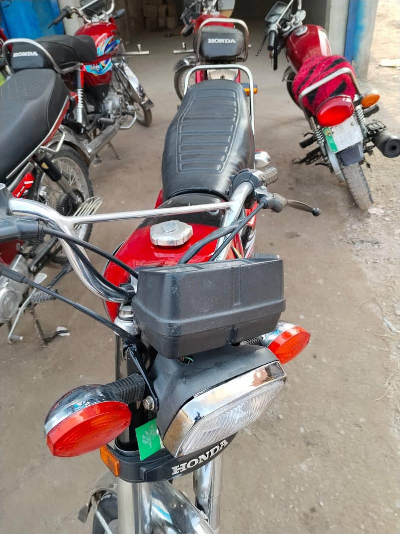 Honda CG 125 /Urgent for sale / Model 2020/ total Genuin

                                                            alt=