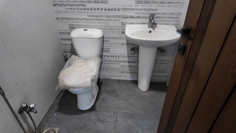 8 Marla Brand New Commercial Plaza Main Boulevard With 60ft Front

                                                            alt=