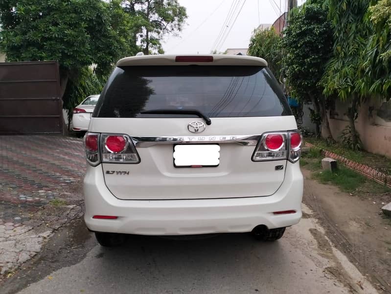 toyota  Fortuner V 2013