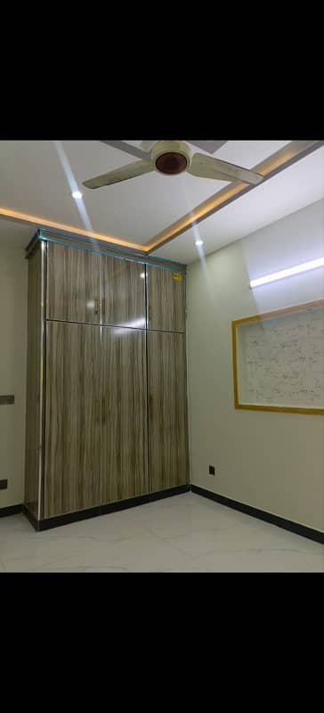 G-13 New Tile Flooring 25x40 Full House Double Story Near Market.

                                                            alt=