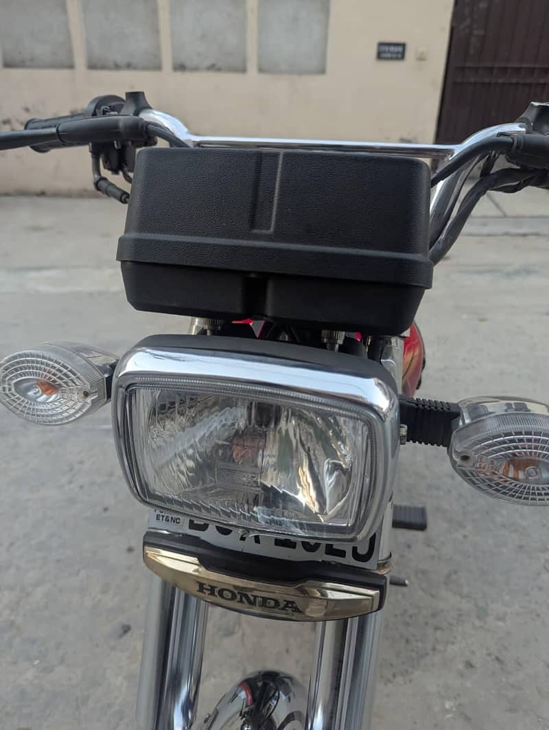 HONDA CG125 GOLDEN EDITION

                                                            alt=