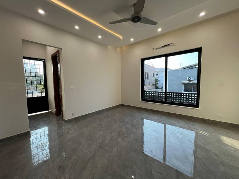 Ground portion available for rent

                                                            alt=