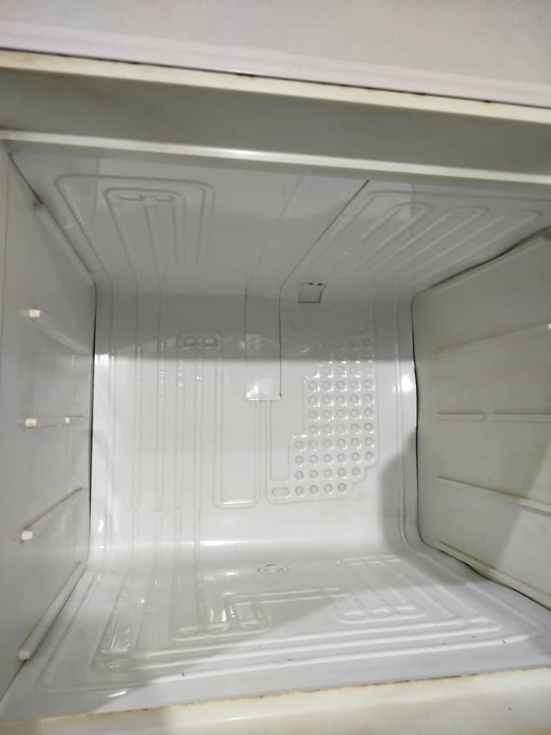 Dawlance fridge

                                                            alt=