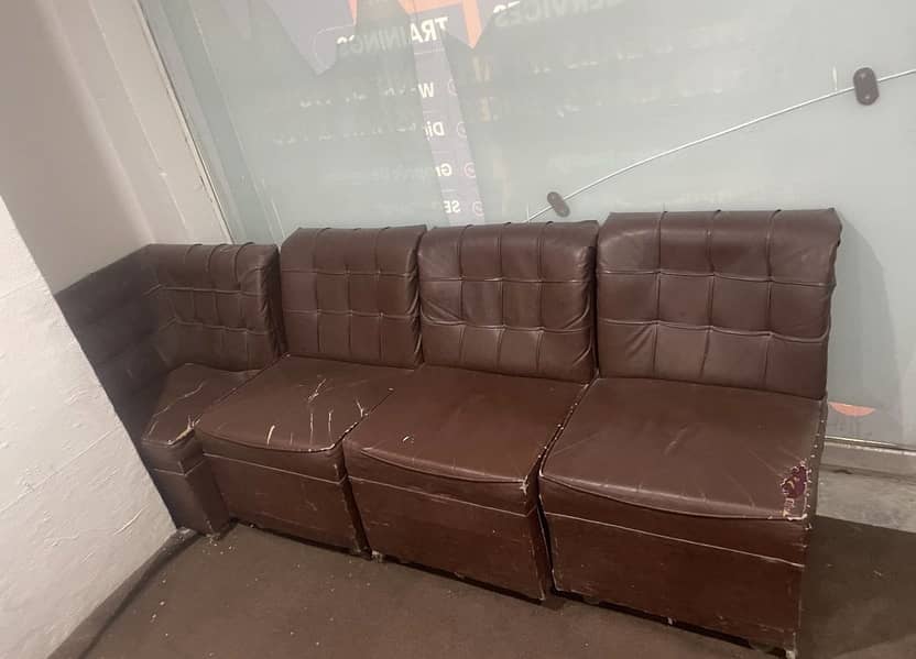 5 seater office furniture sofa in used form condition ok

                                                            alt=