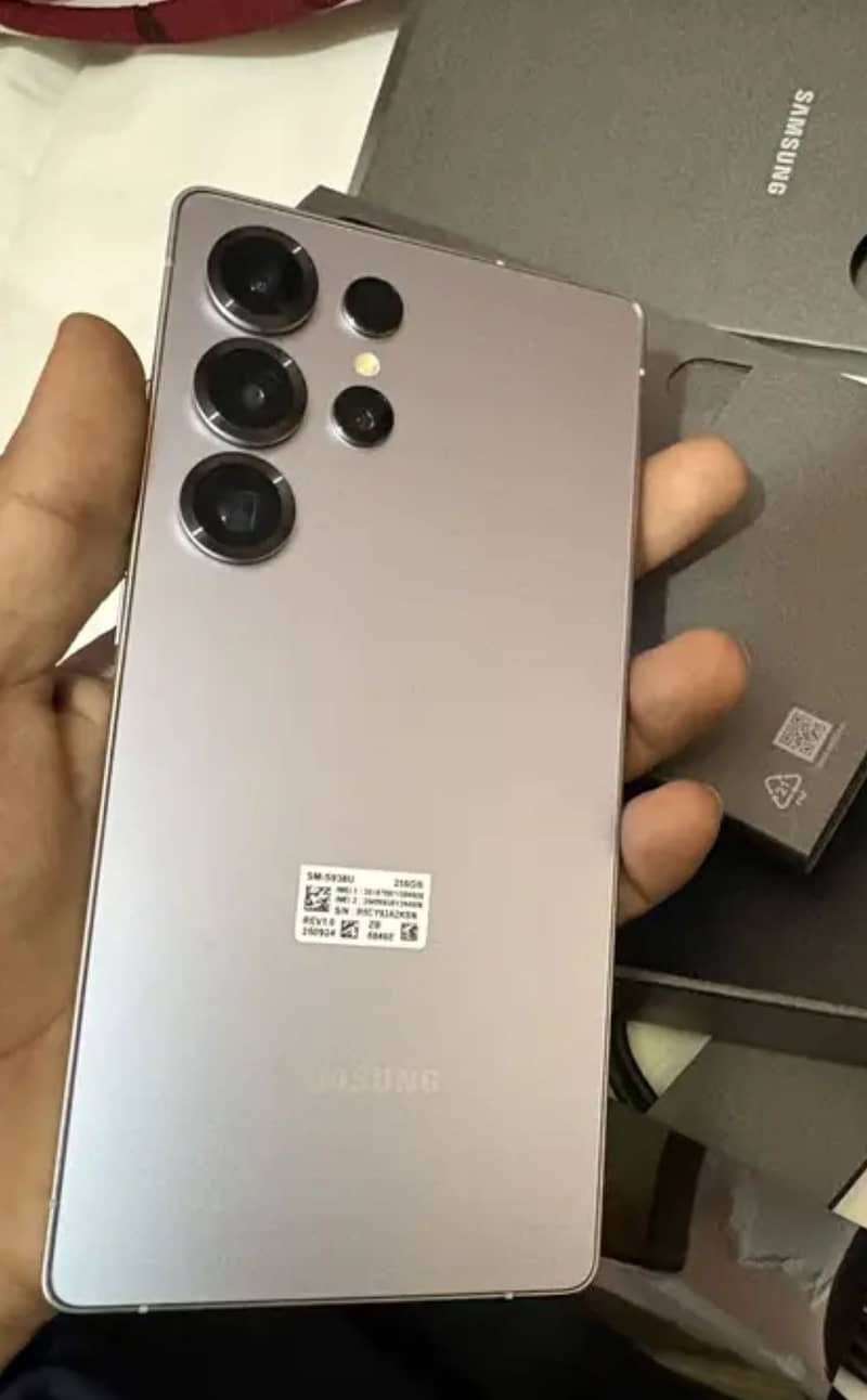 Samsung S25 ultra 12/512

                                                            alt=