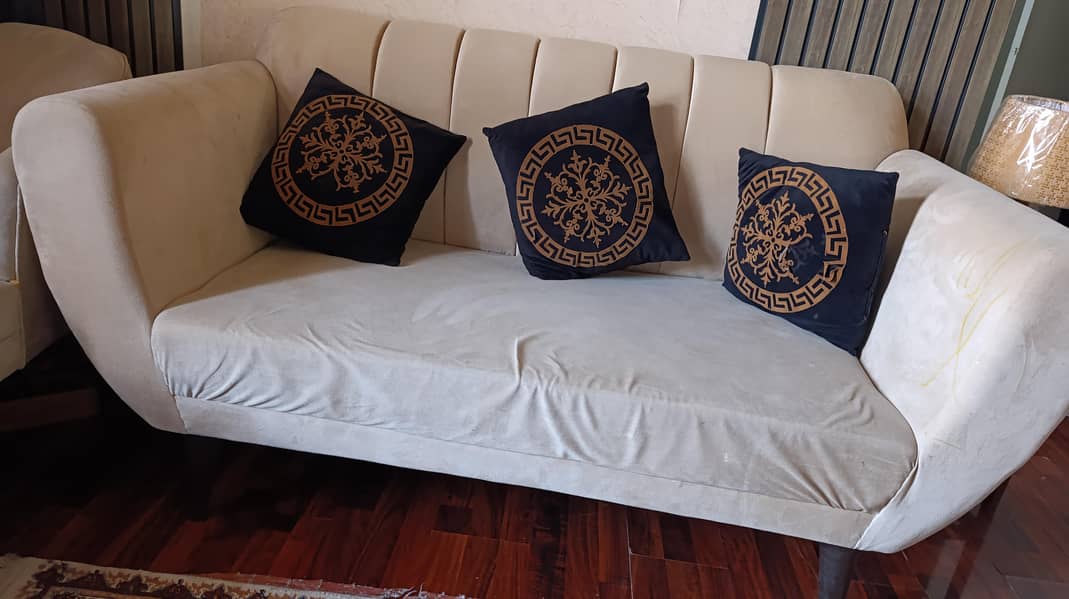 5 seater off-white sofa

                                                            alt=