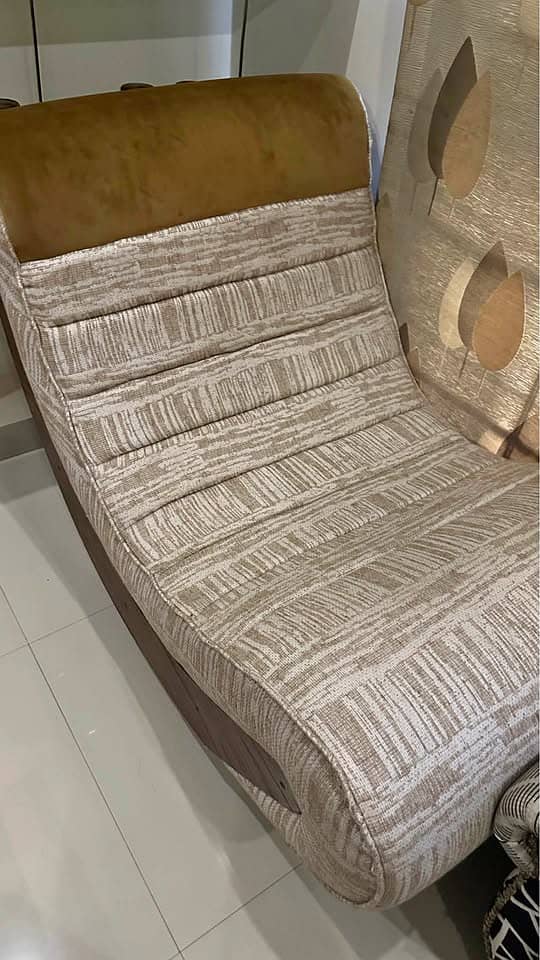 Habitt Rocking Chair

                                                            alt=