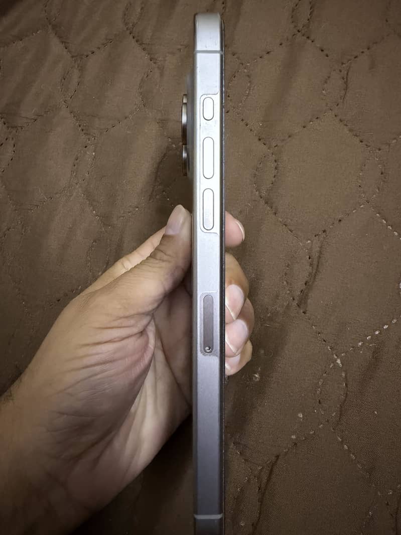 Apple iPhone 15 Pro Max 256GB Natural Titanium PTA Approved-like new

                                                            alt=