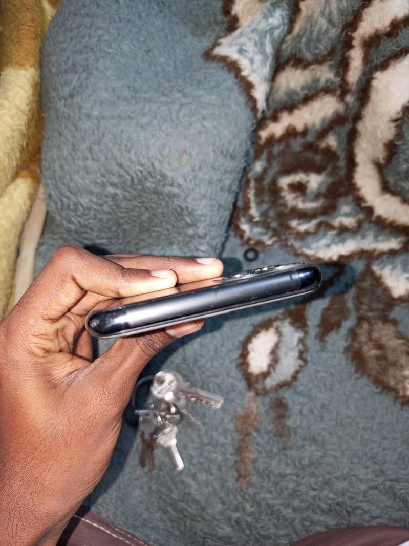 iphone 11 pro max non pta Sim working factory unlock 64Gb

                                                            alt=