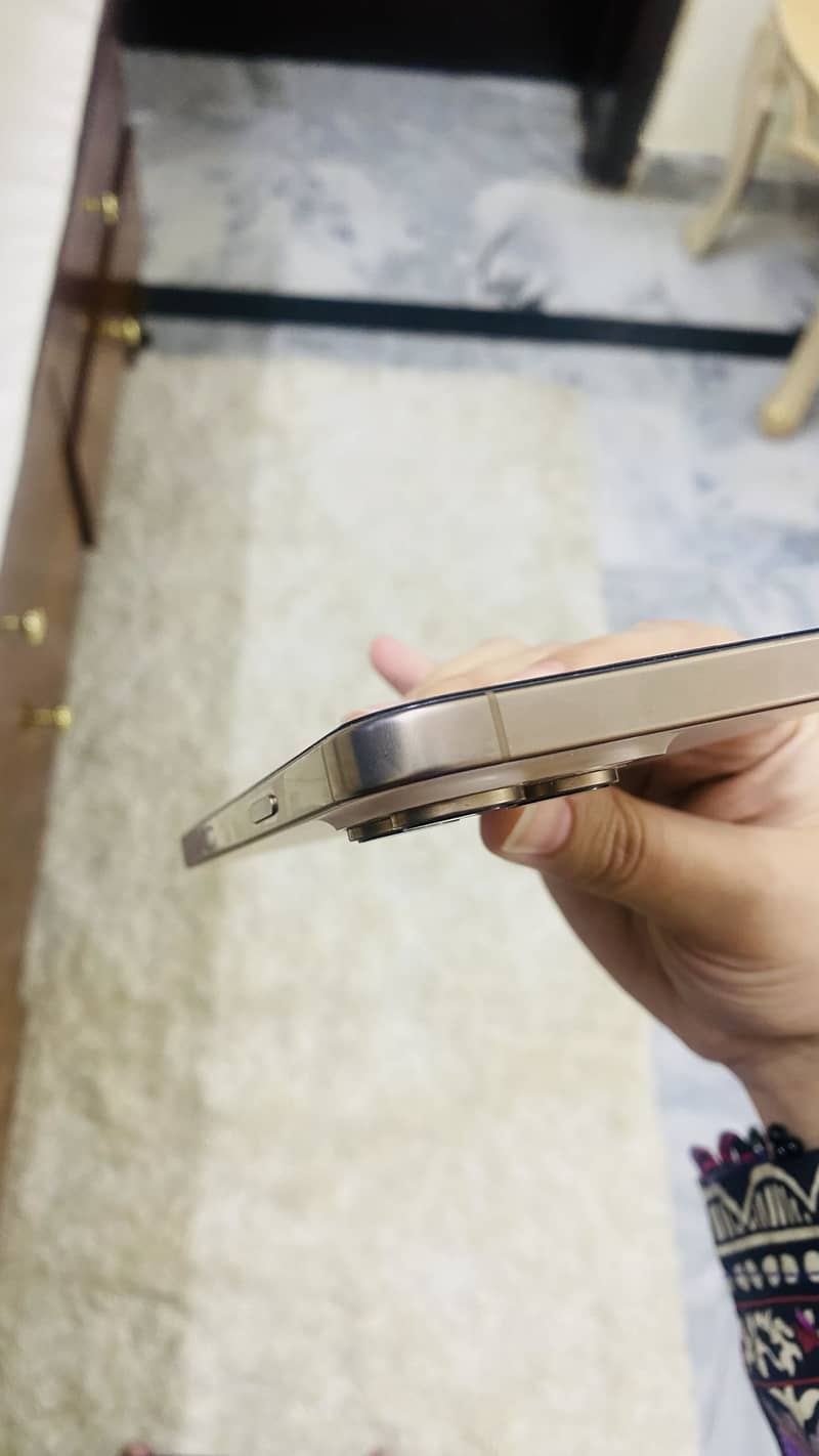 iPhone 16 Pro Max desert titanium – Excellent Condition

                                                            alt=