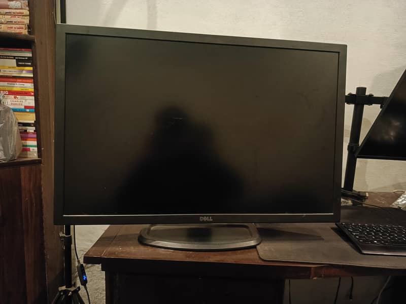 Dell 30" 2K monitor With Border For Sale

                                                            alt=
