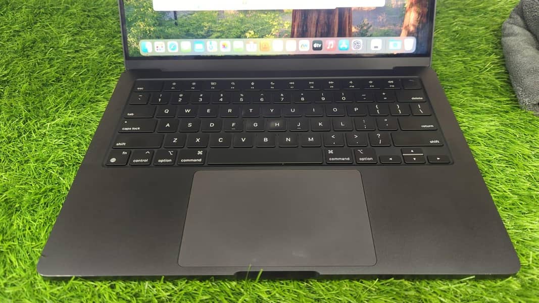 MacBook Pro M4 liquid Retina XDR Display 14-inch 16GB RAM 512GB SSD

                                                            alt=