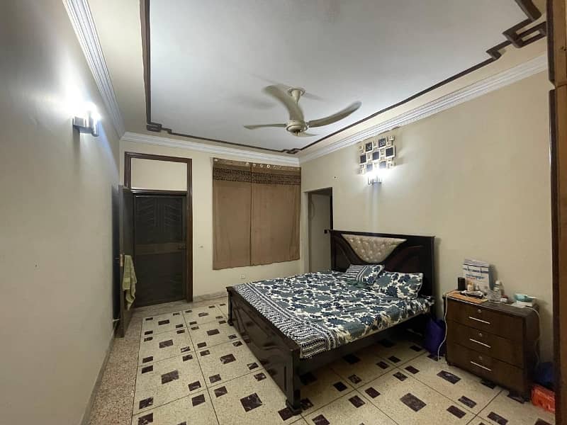 House Sized 11 Marla Available In Fazlia Colony

                                                            alt=