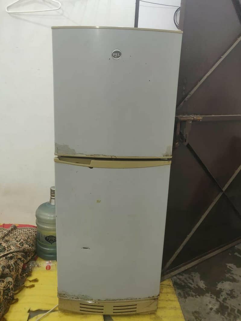 Fridge/Pel Refrigerator Medium size/100% working

                                                            alt=