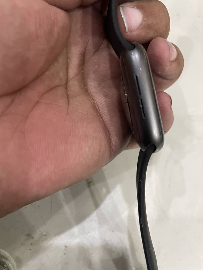 Apple watch series 4 44 MM icloud lock

                                                            alt=