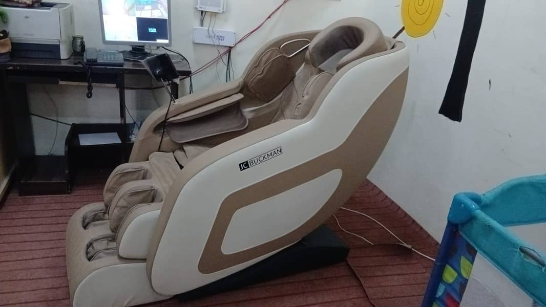 JC Buckman Premium Luxury Massage Chair – Excellent Condition

                                                            alt=