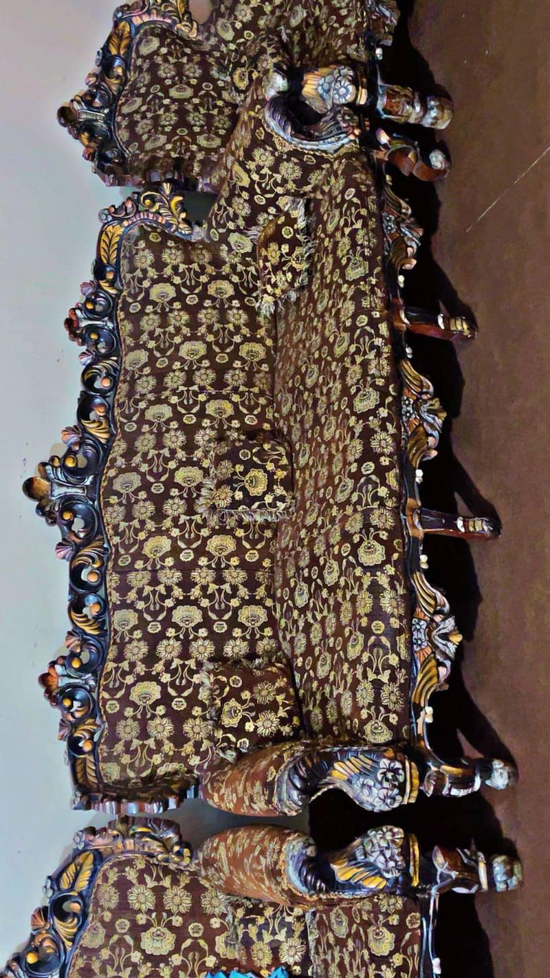 Chinioti Sofa Set || Pure wood

                                                            alt=