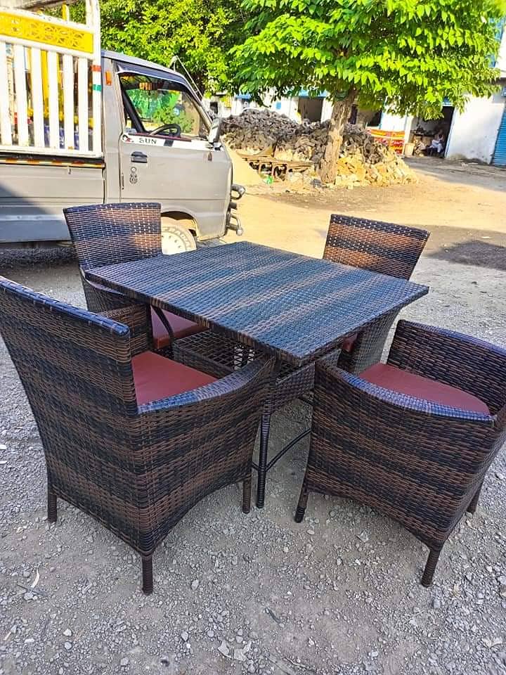 4 seater dining set/center table/caffee chairs/restaurant furniture

                                                            alt=