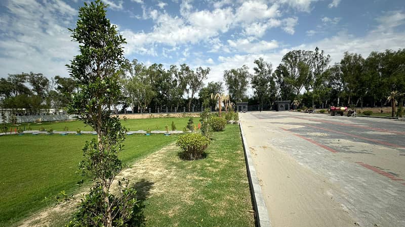 Pakistan's 1st Ever Spanish Farmhouse Society

                                                            alt=