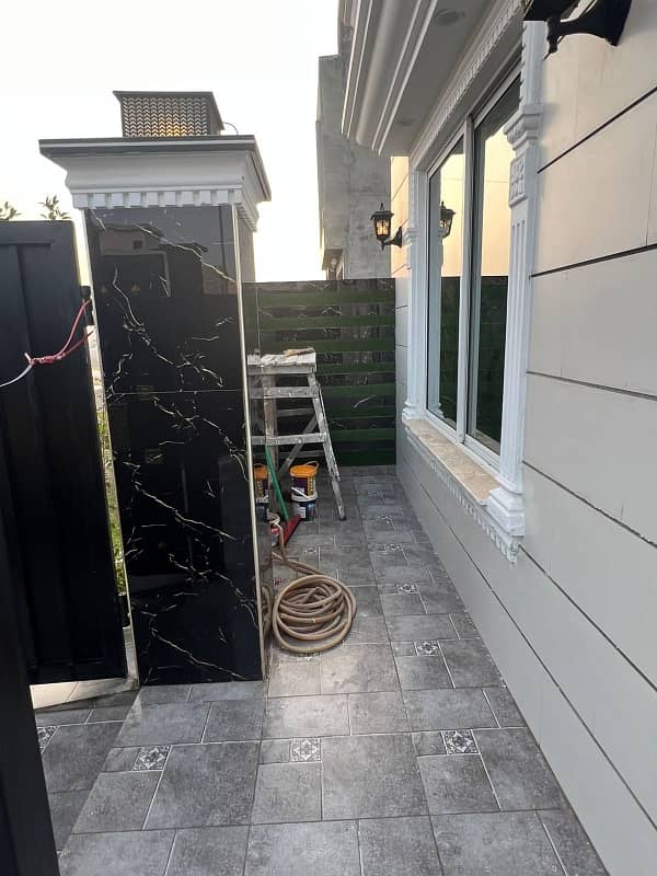 5 Marla Brand New House For Sale Direct Meeting With Owner In Parkview City Lahore

                                                            alt=