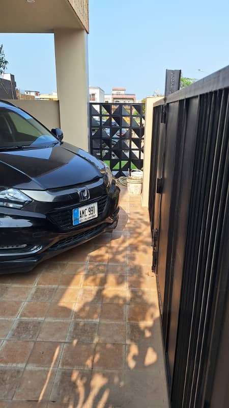 Corner Designer 5 Marla House With Full Basement For Sale In FMC

                                                            alt=