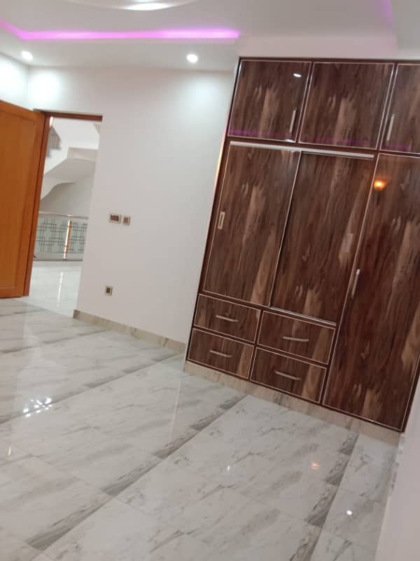 5 MARLA BRAND NEW TRIPLE STORY HOUSE FOR RENT IN VENUS

                                                            alt=