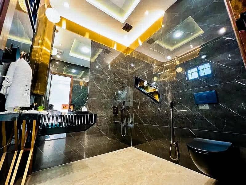 Top City Luxury 10 Marla House For Sale

                                                            alt=