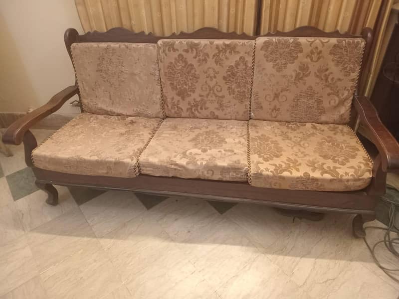 Sofa set For Sale

                                                            alt=